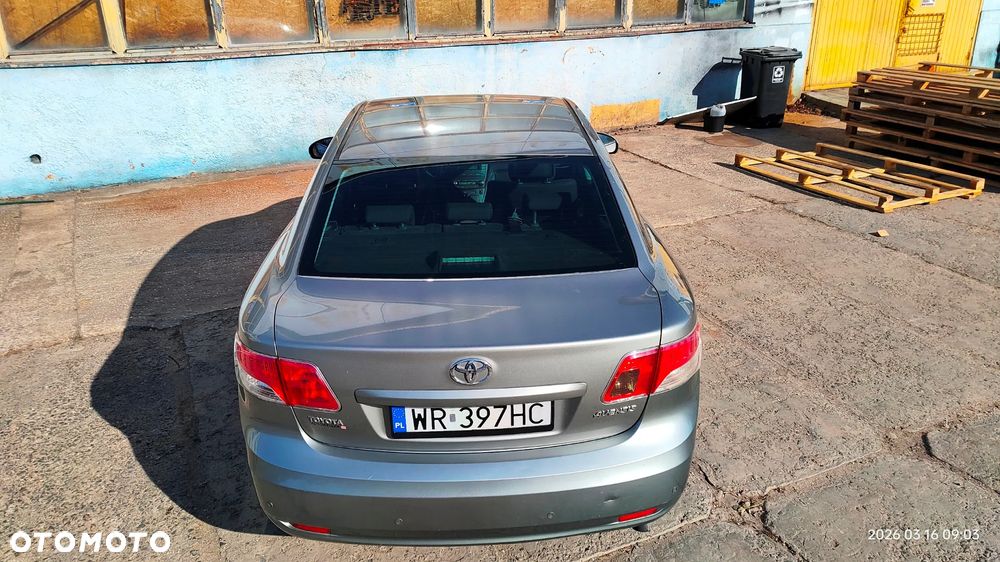 Toyota Avensis 1.6 Sol - 12