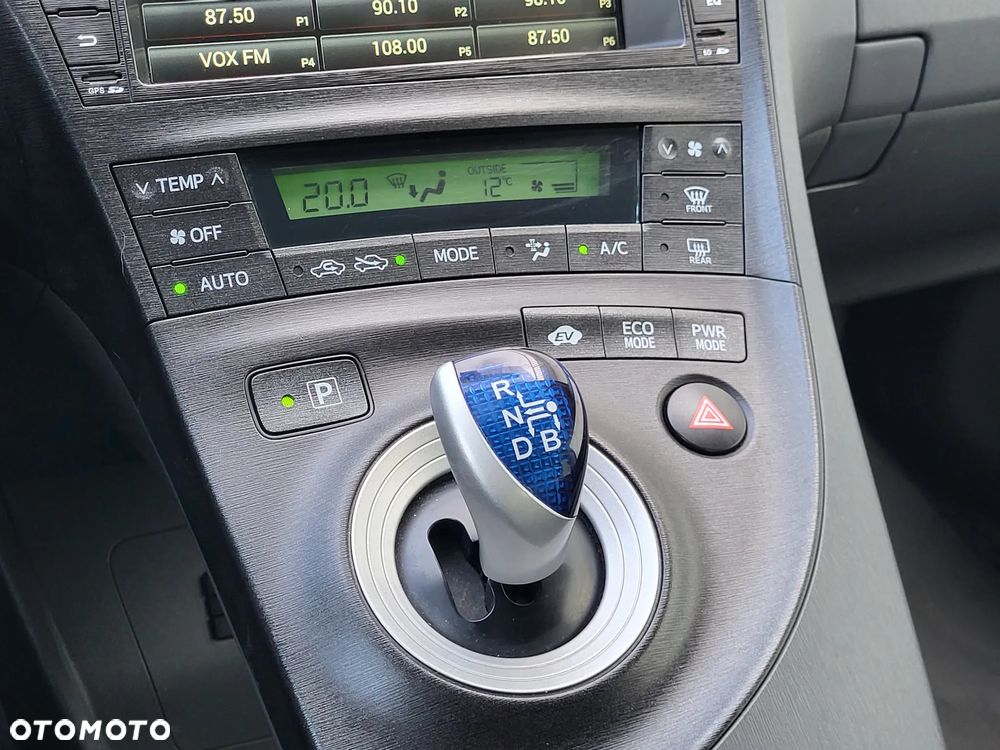 Toyota Prius (Hybrid) - 14