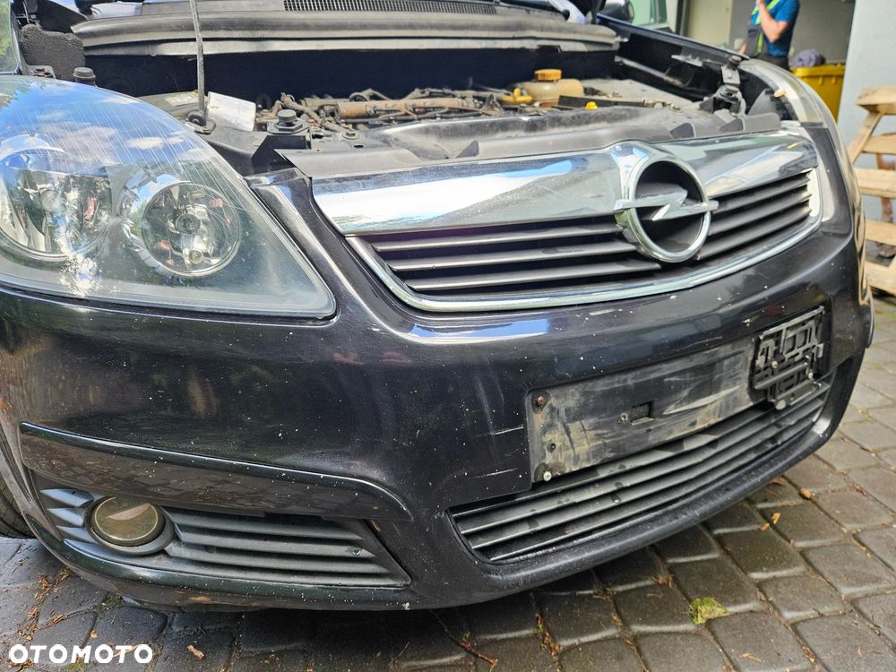 Opel Zafira B II 2 zderzak przód przedni Z20R