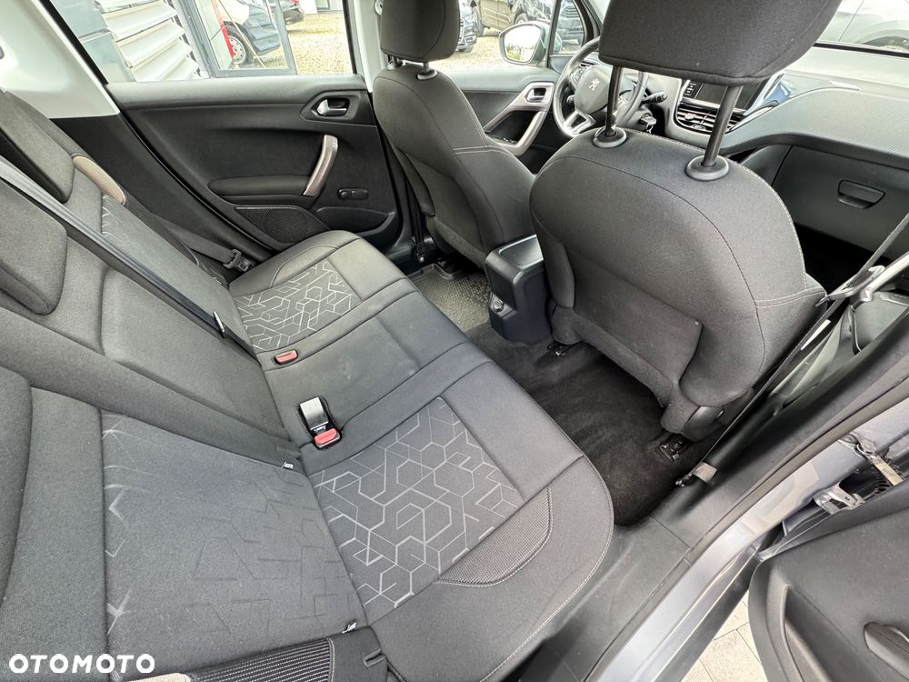 Peugeot 2008 1.2 Pure Tech Style - 19