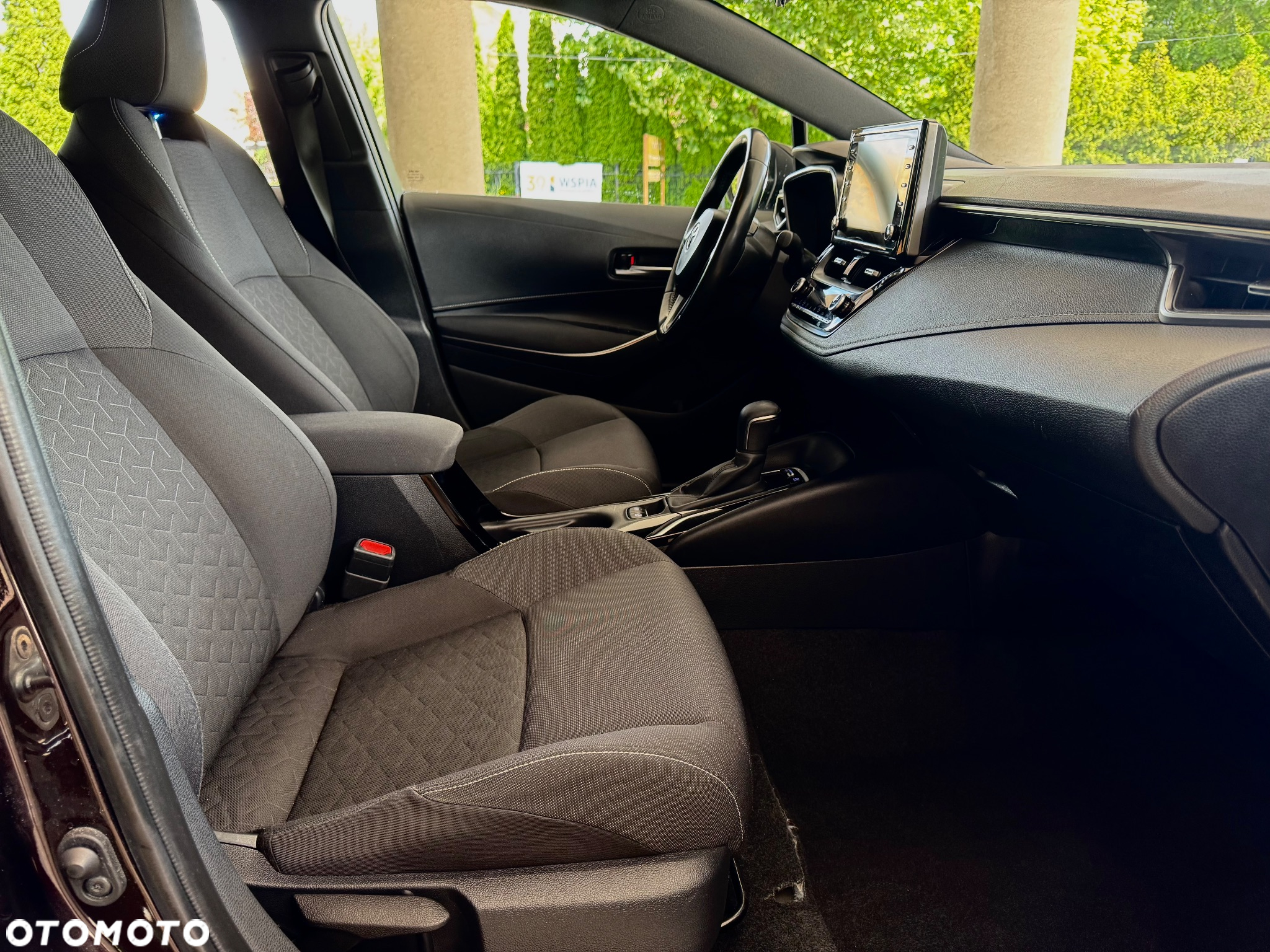 Toyota Corolla 1.8 Hybrid Comfort - 22