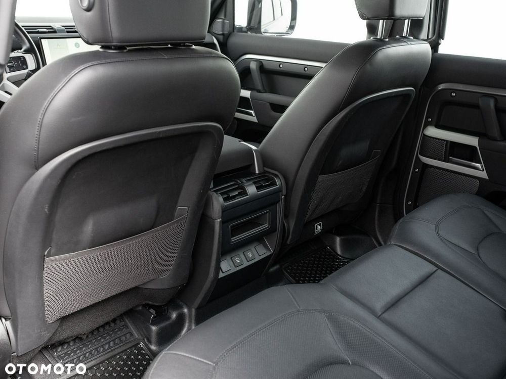 Land Rover Defender 3.0 D250 mHEV SE - 24