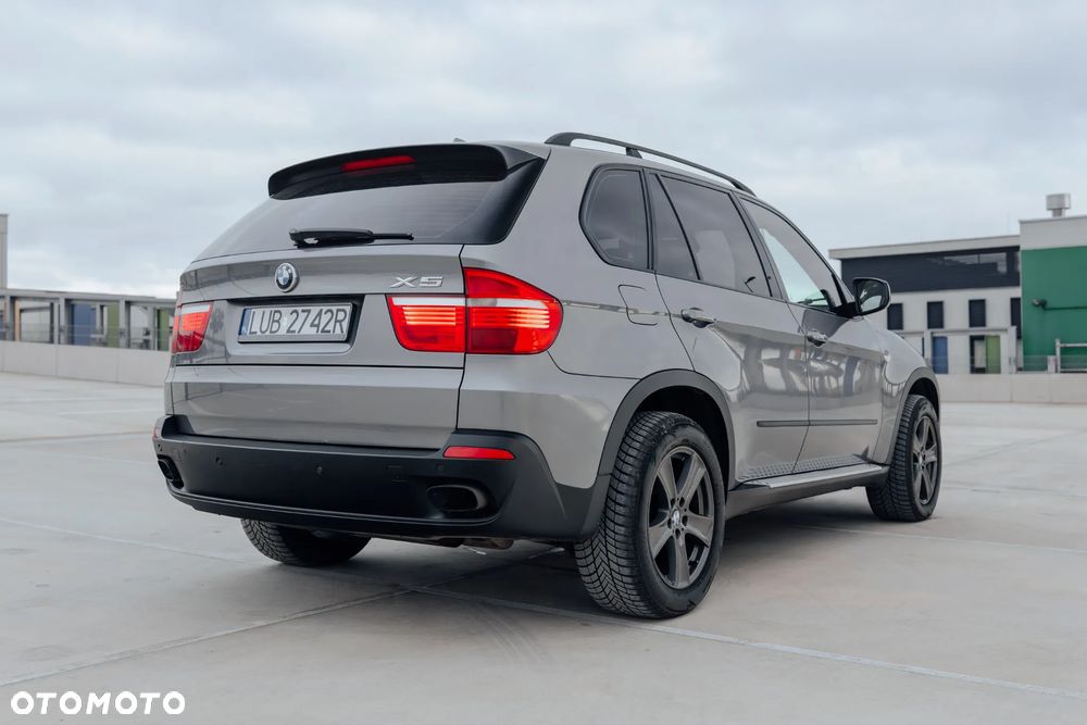 BMW X5 4.8i xDrive - 8