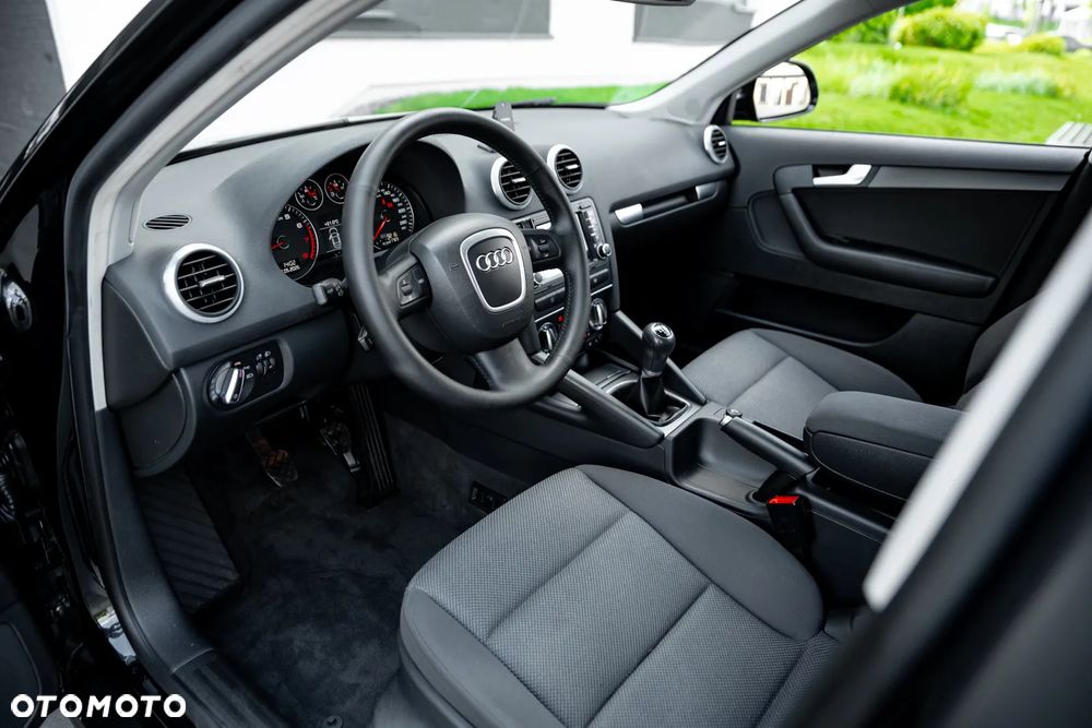 Audi A3 Sportback 1.6 Ambiente - 17