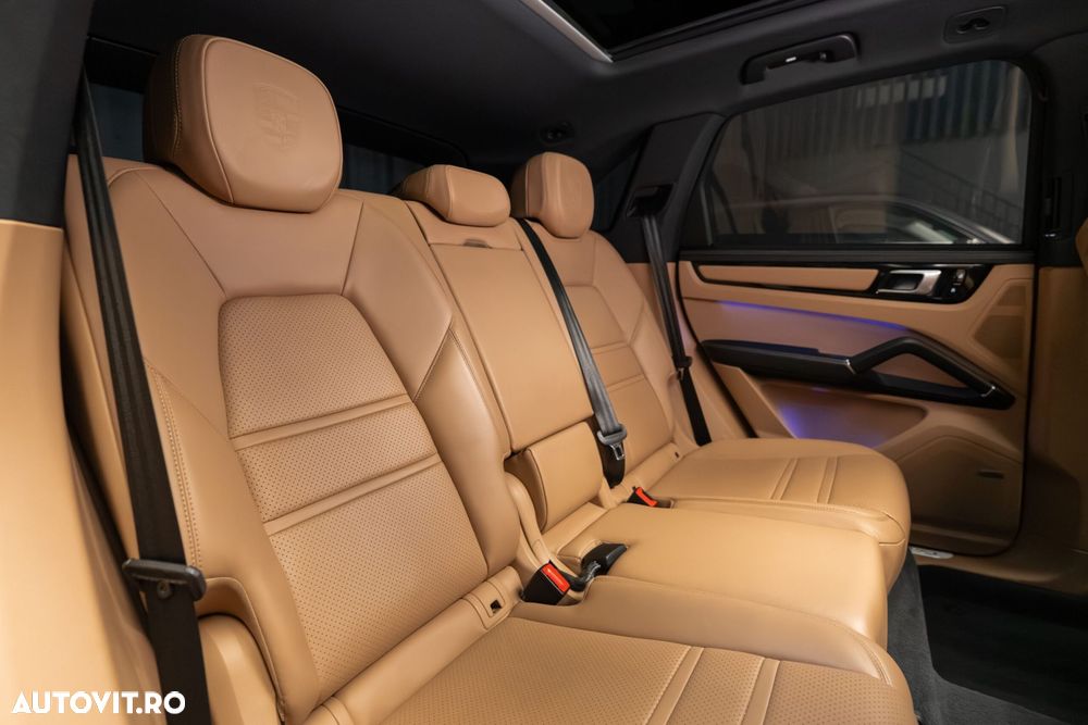 Porsche Cayenne - 36