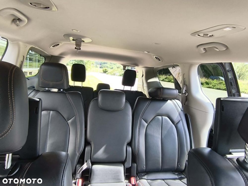 Chrysler Pacifica - 13