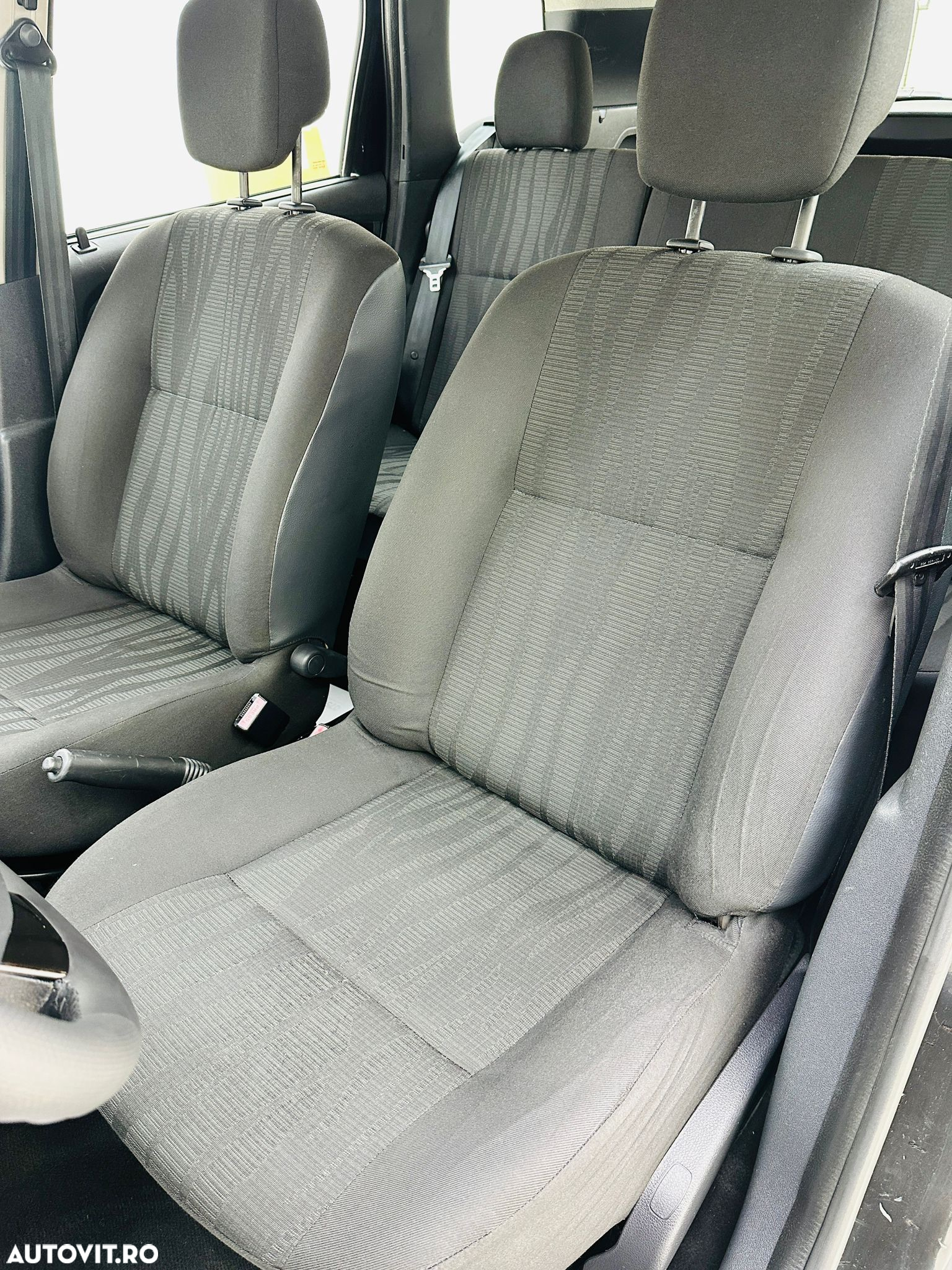 Dacia Duster 1.6 4x2 Laureate - 9