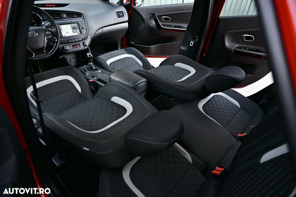 Kia Ceed 1.6 CRDi 136 ISG GT Line - 16