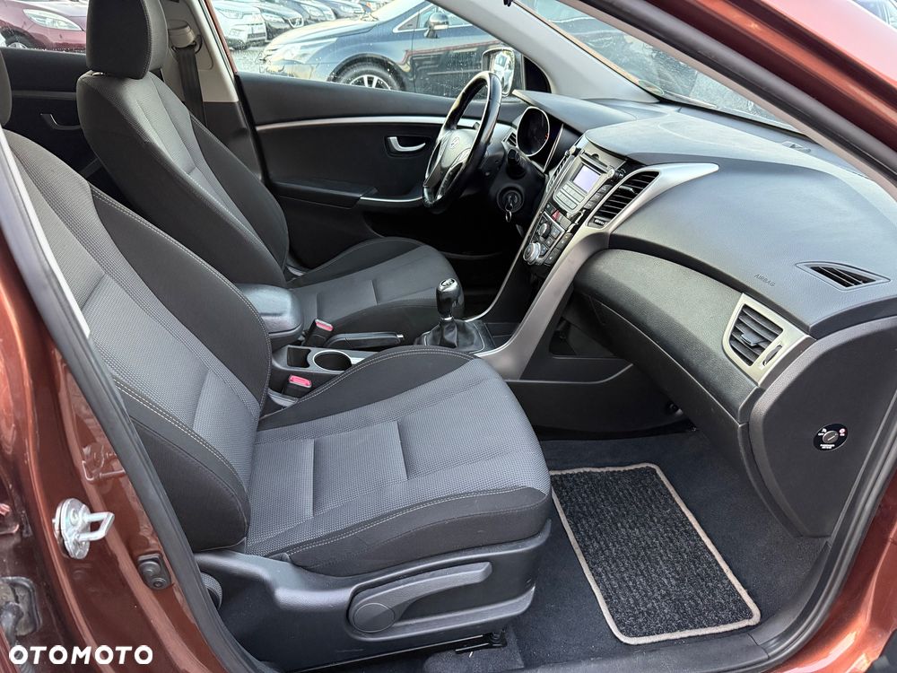 Hyundai i30 1.6 CRDi Classic + - 11