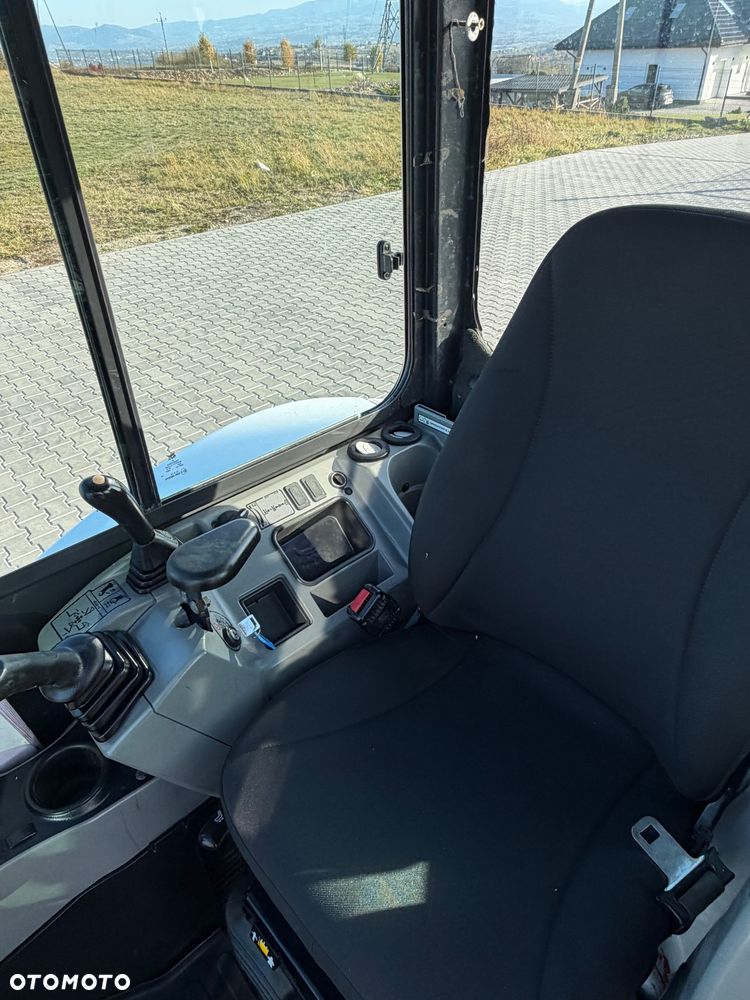 Bobcat E35 - 16