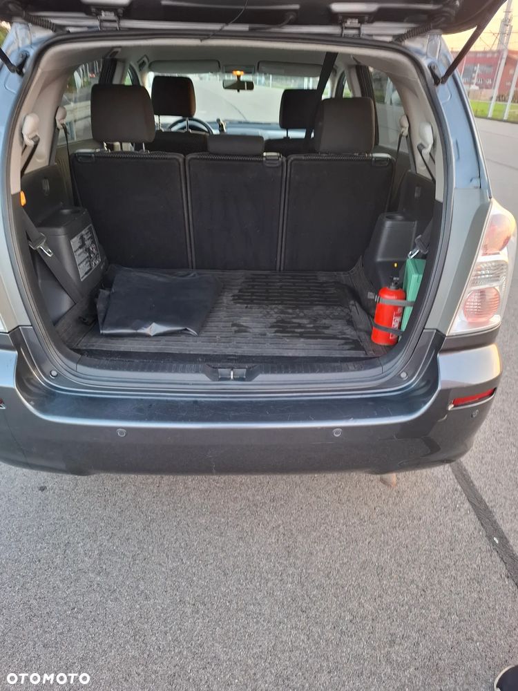 Toyota Corolla Verso - 6