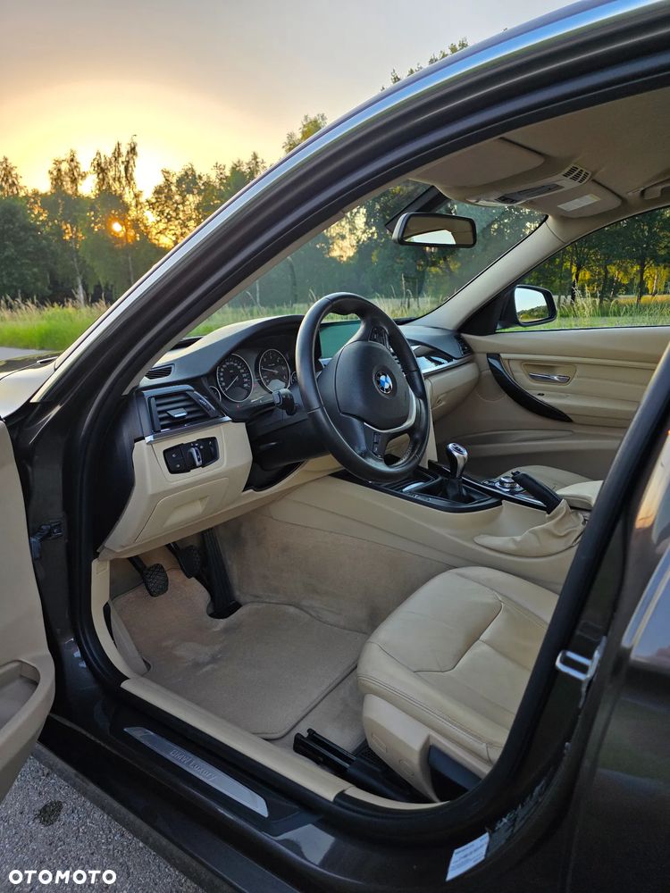 BMW Seria 3 320d xDrive - 11