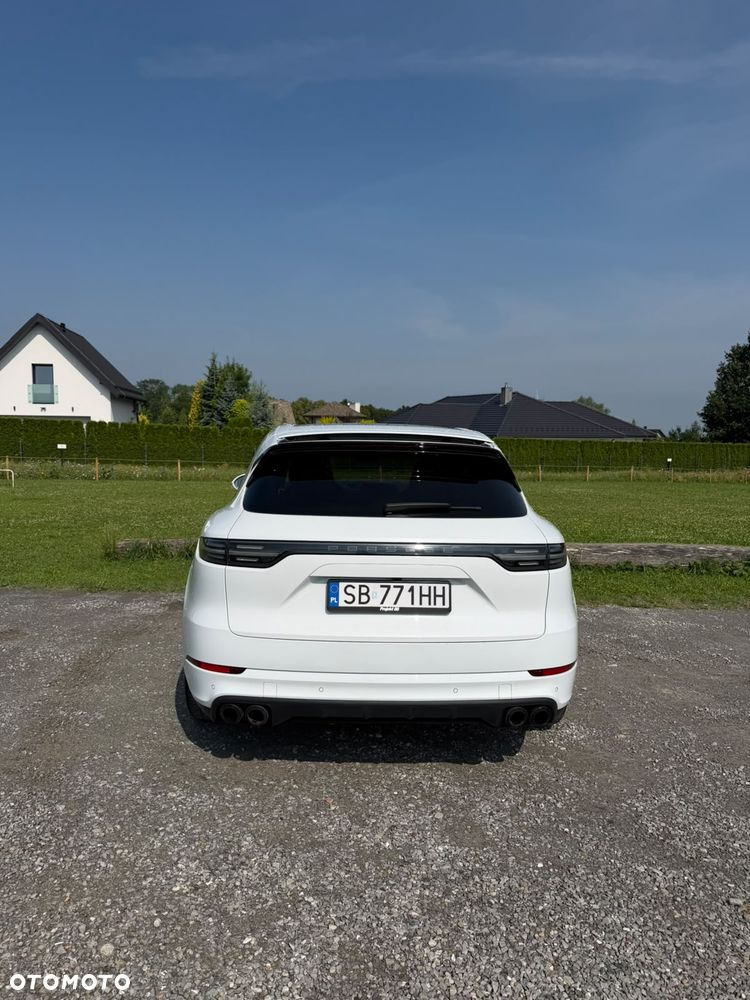 Porsche Cayenne Turbo S E-Hybrid - 3