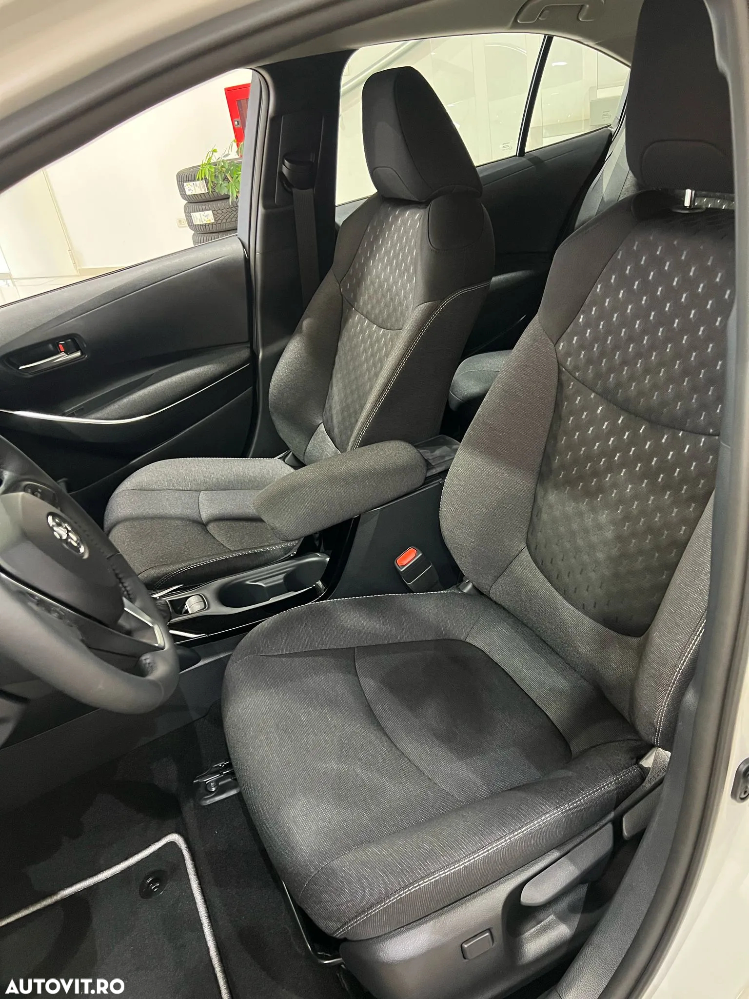 Toyota Corolla Sedan 1.8 HSD Business - 21