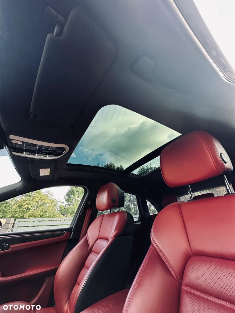 Porsche Macan T - 12