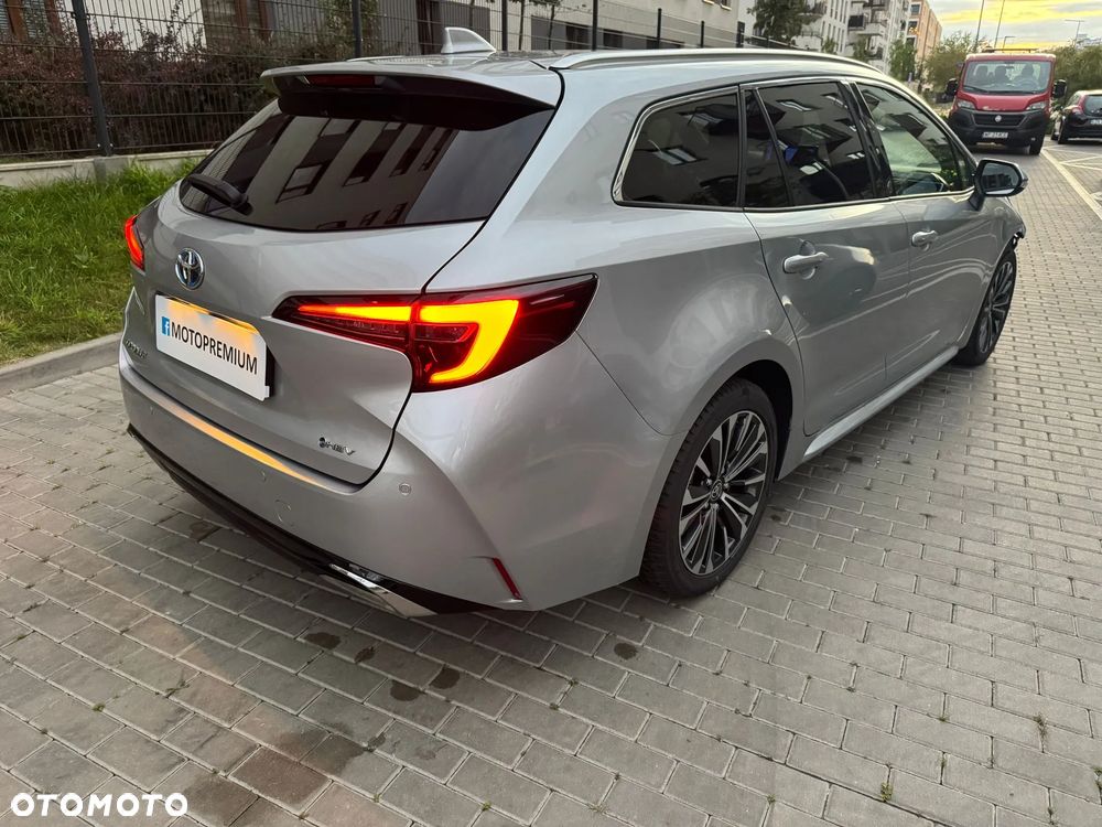 Toyota Corolla 1.8 Hybrid Team Deutschland - 12