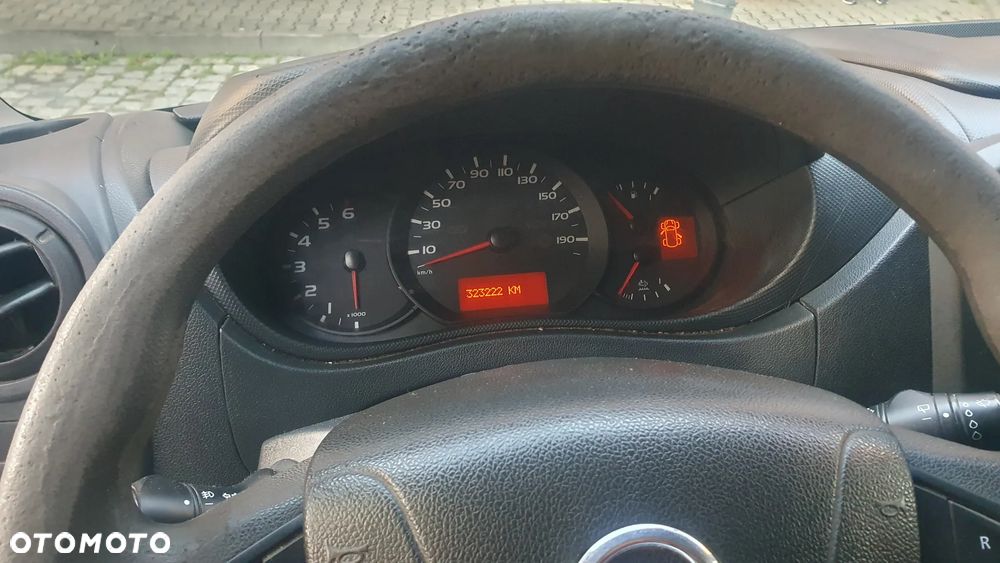 Nissan NV400 - 12