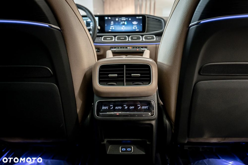 Mercedes-Benz GLS - 32
