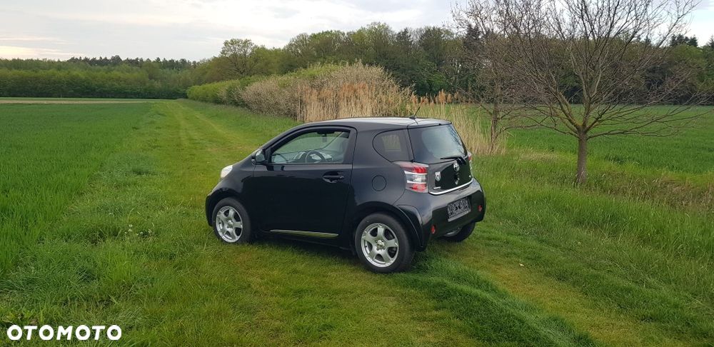 Toyota iQ - 2