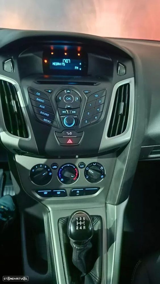 Ford Focus 1.0 EcoBoost Business - 19