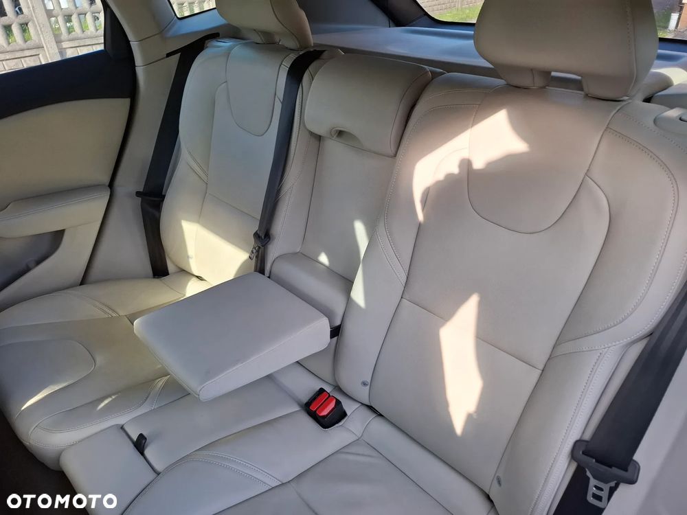 Volvo V40 D4 Geartronic You - 19