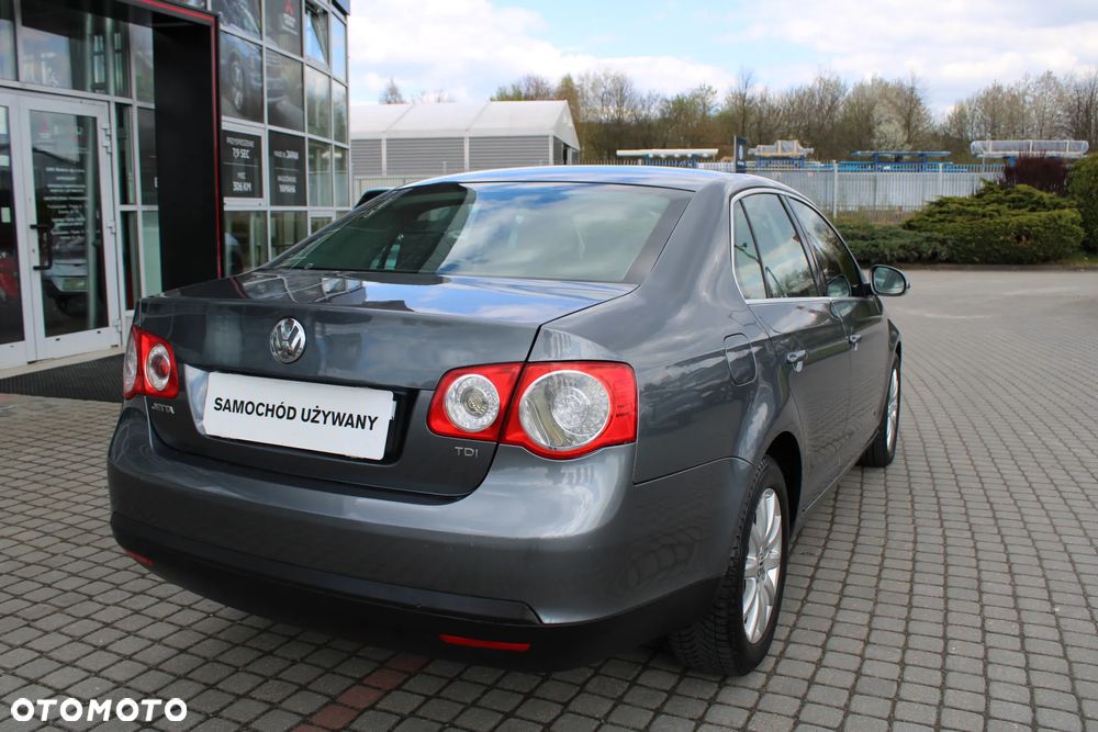 Volkswagen Jetta 1.9 TDI Comfortline - 4