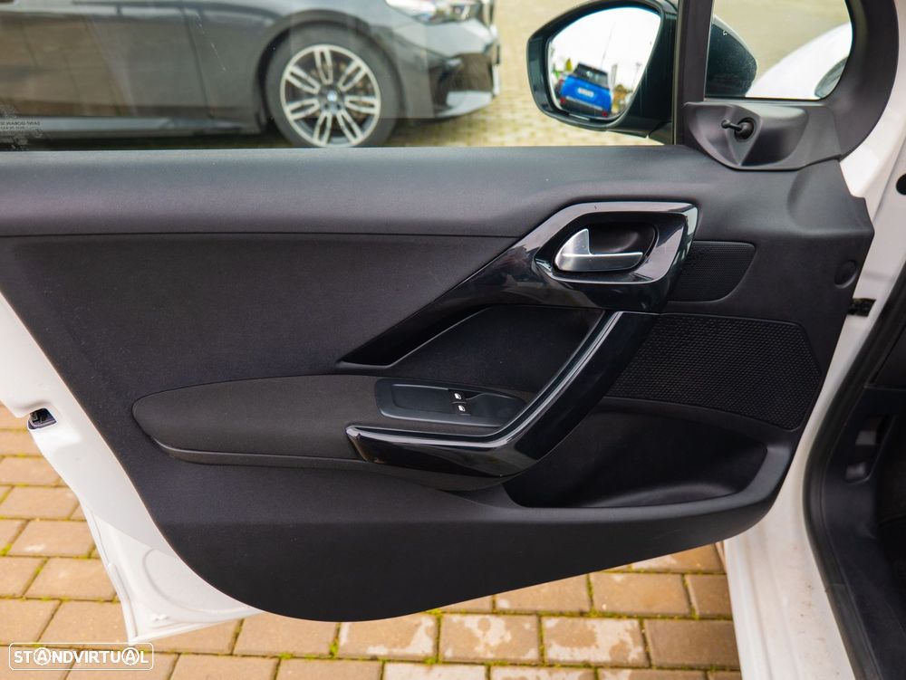 Peugeot 208 1.4 HDi - 11