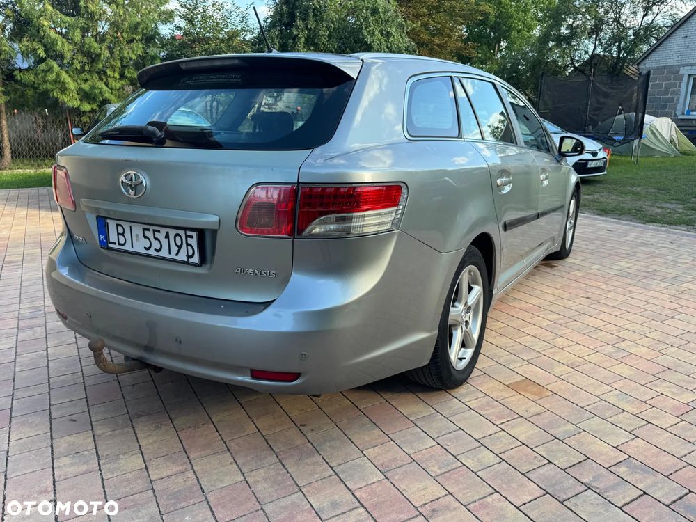Toyota Avensis 2.0 D-4D Premium - 2