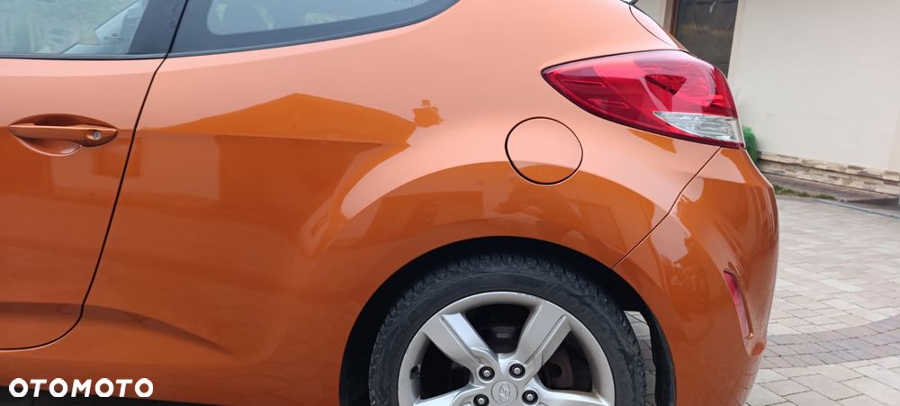 Hyundai Veloster - 3