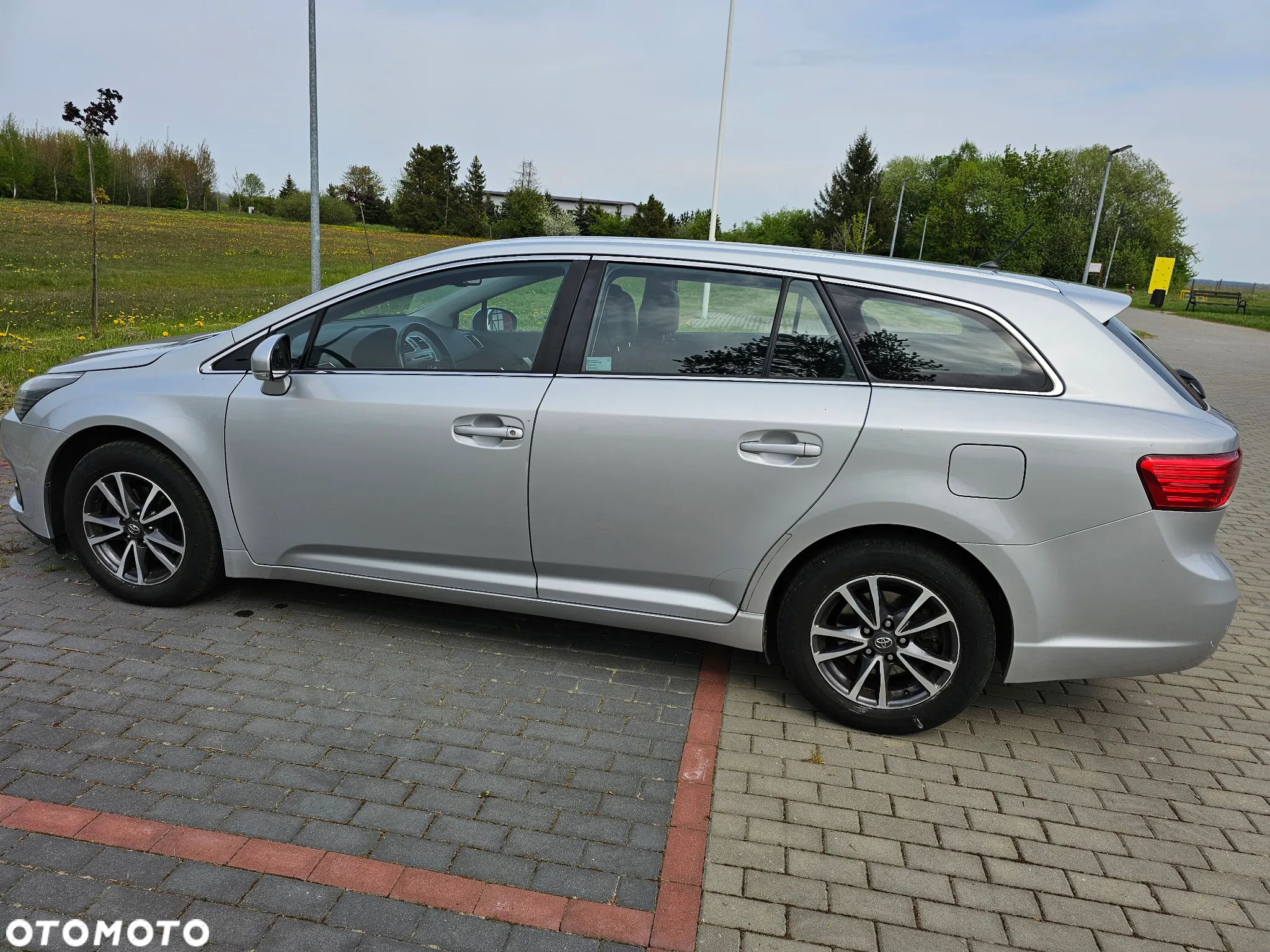 Toyota Avensis Combi 2.0 Executive - 11