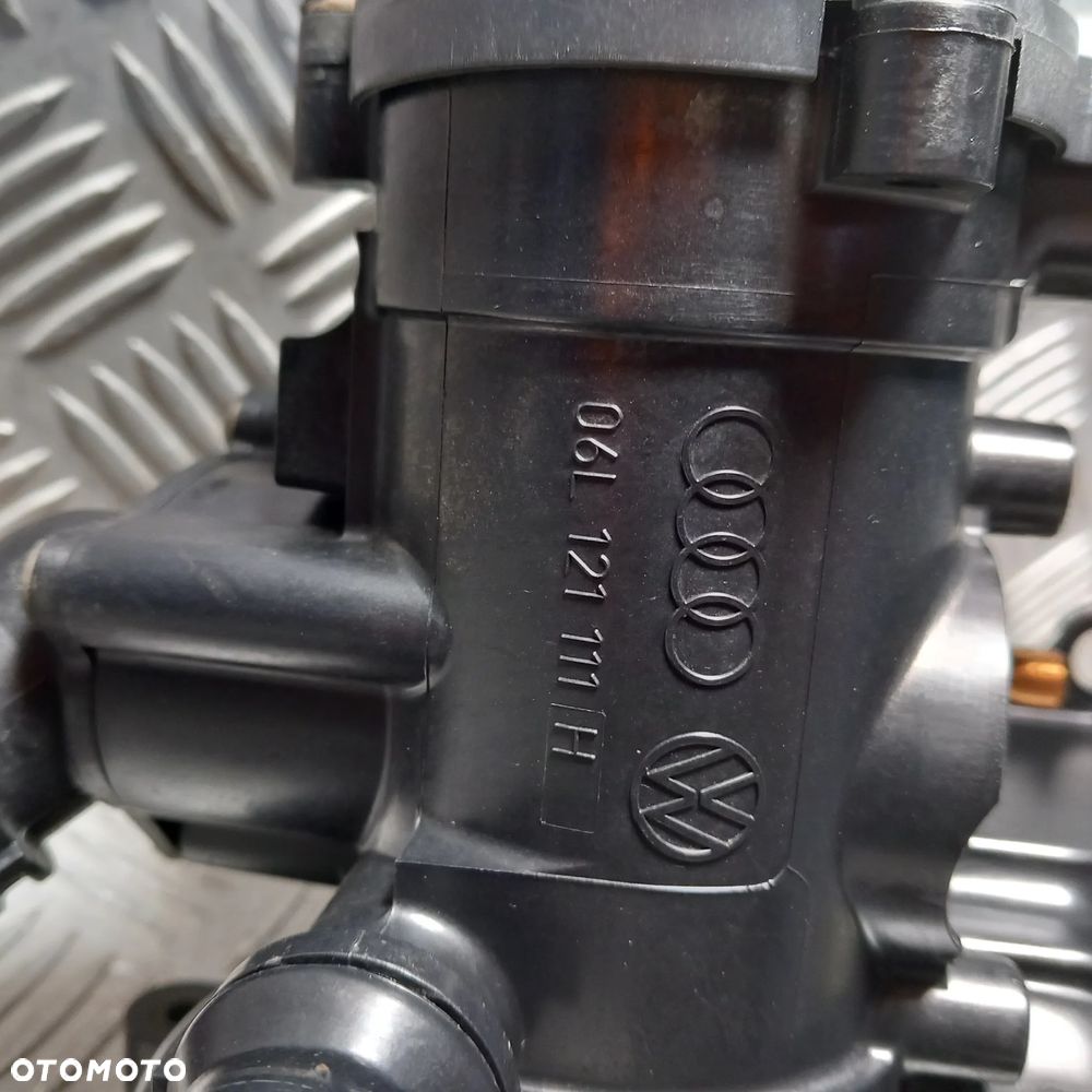 AUDI A4 B9 POMPA WODY OBUDOWA TERMOSTATU 06L121111H - 7