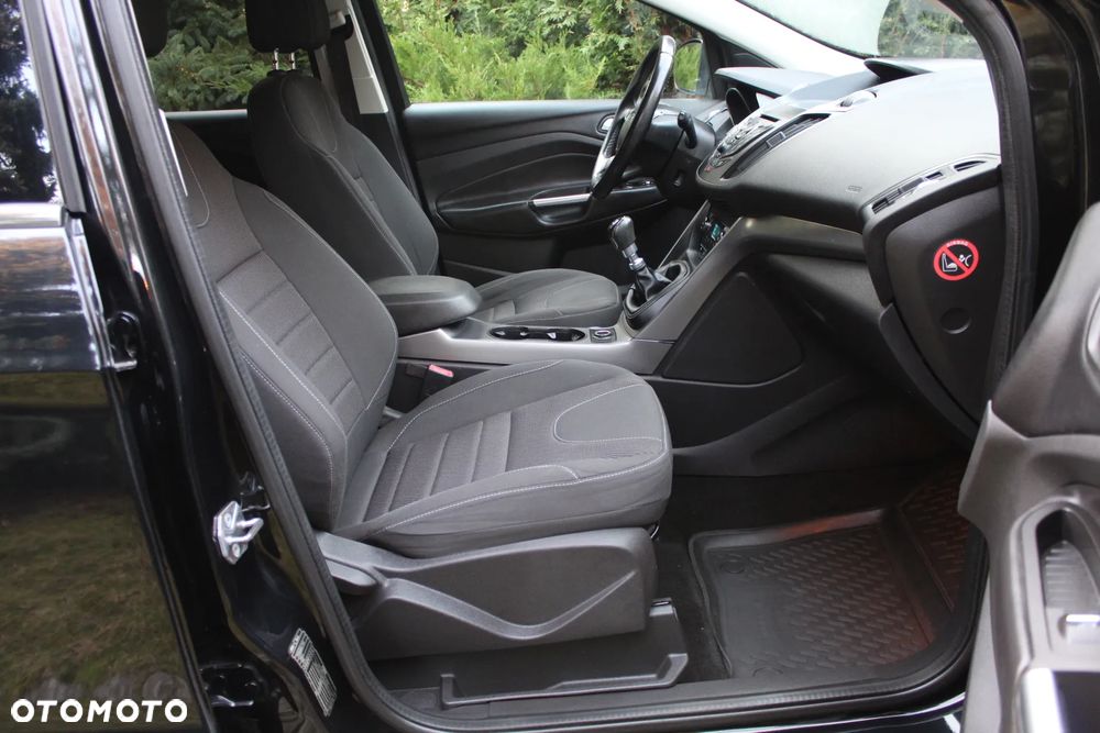 Ford Kuga 2.0 TDCi 2x4 Titanium - 16