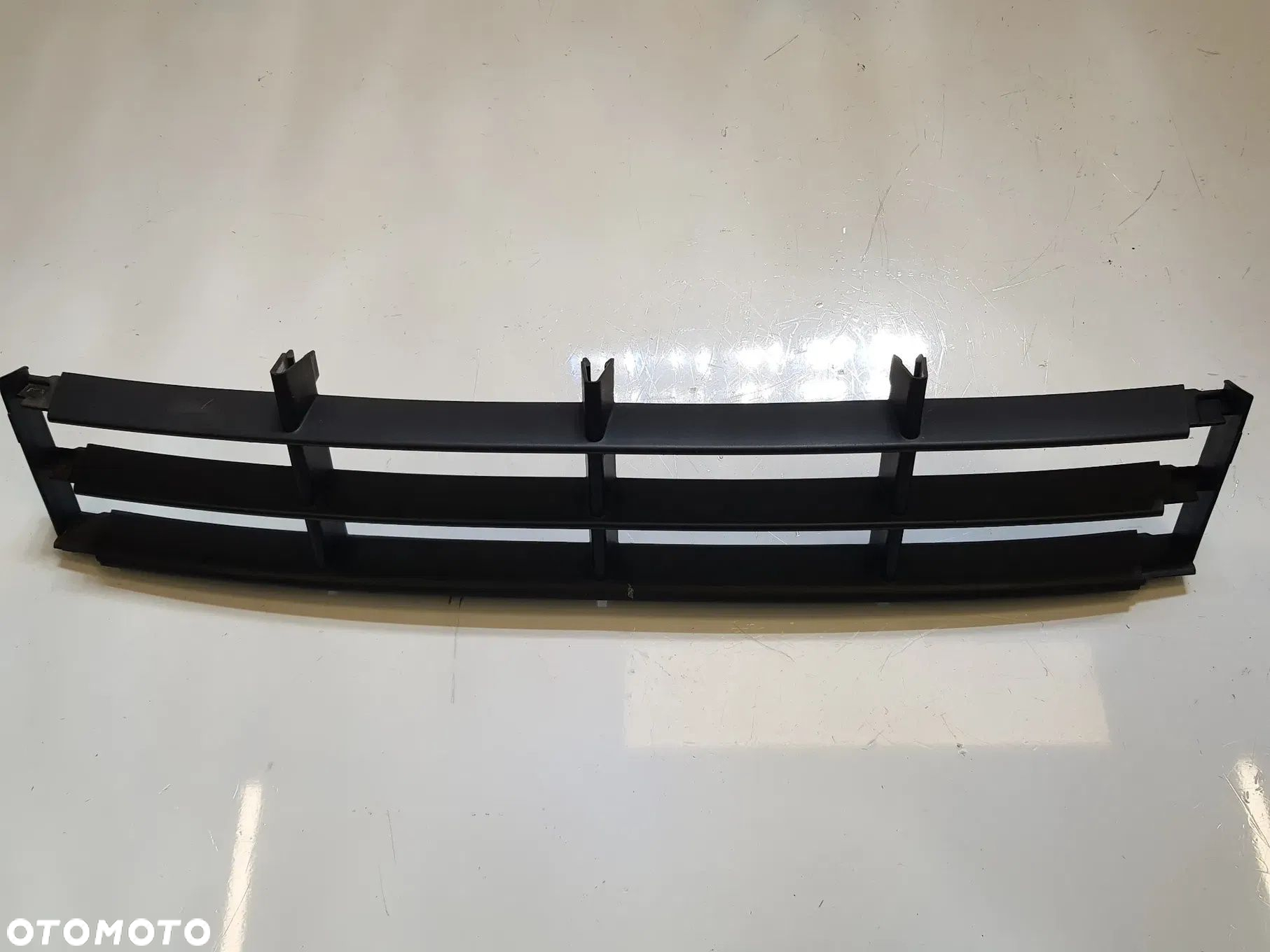 KRATKA ŚRODKOWA ZDERZAKA PRZEDNIEGO SKODA FABIA II ROOMSTER LIFT 5J0853677A - 4