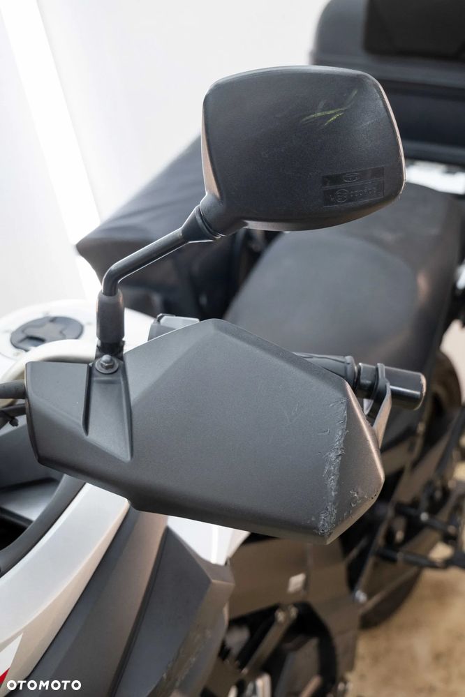Suzuki DL - 28