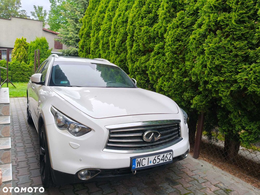 Infiniti Q70 - 1