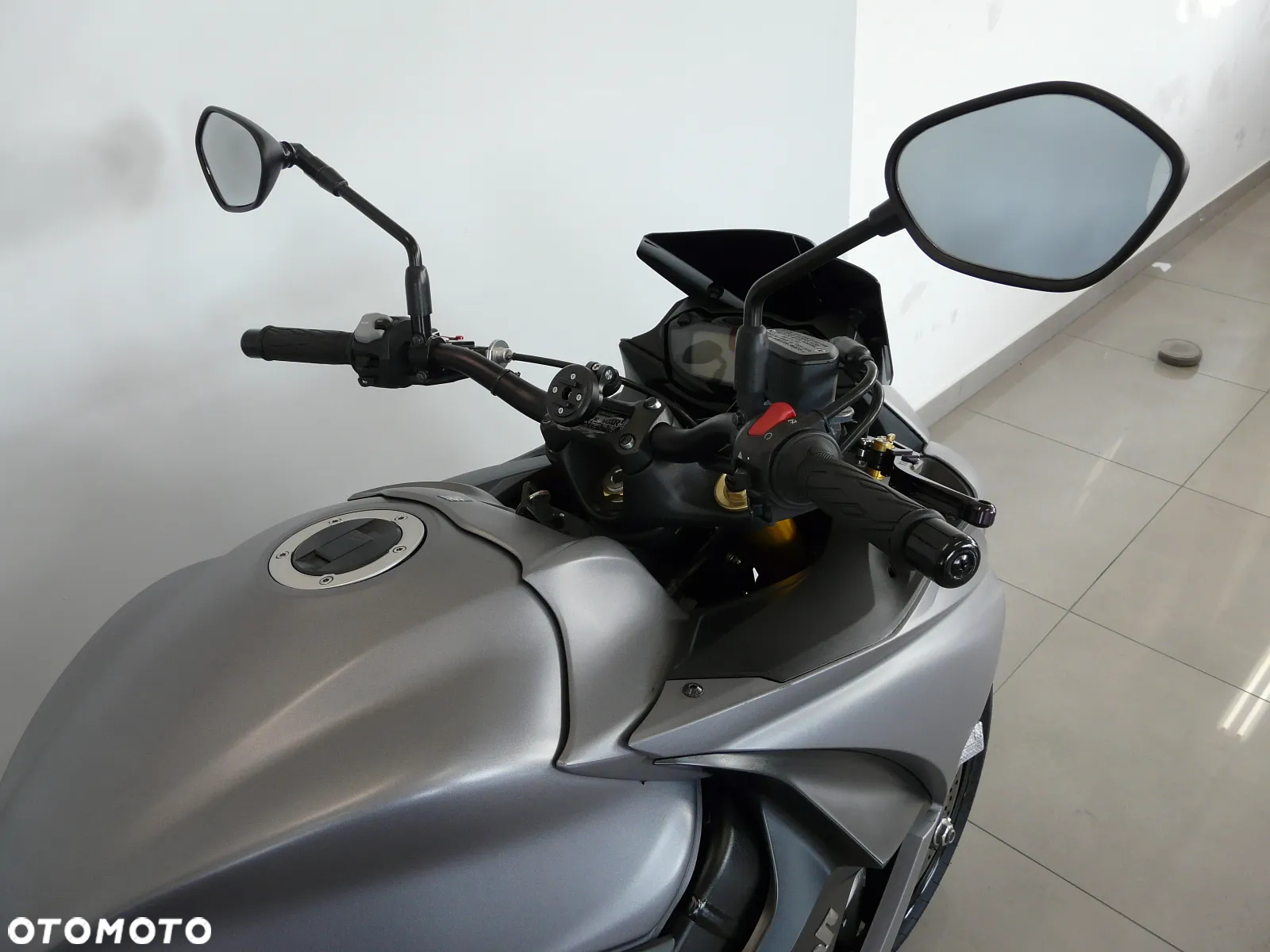 Suzuki GSX 1000 - 26