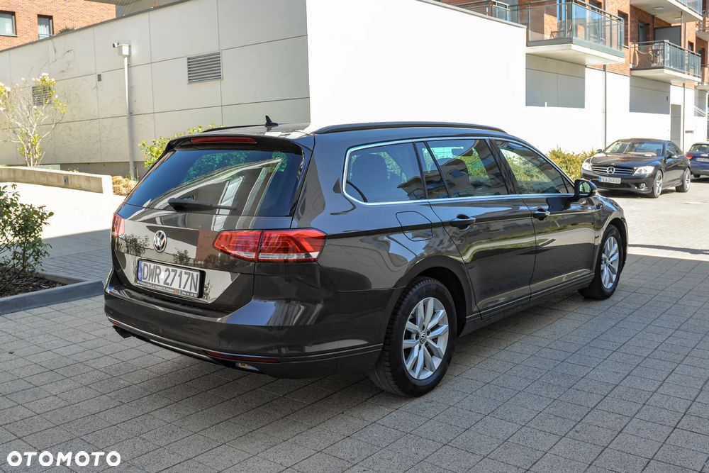 Volkswagen Passat - 4