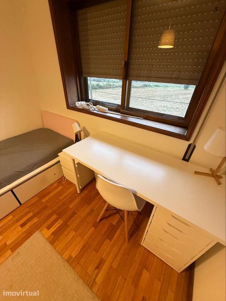 Quarto - localizado em Baguim do Monte Porto - Grande imagem: 3/9