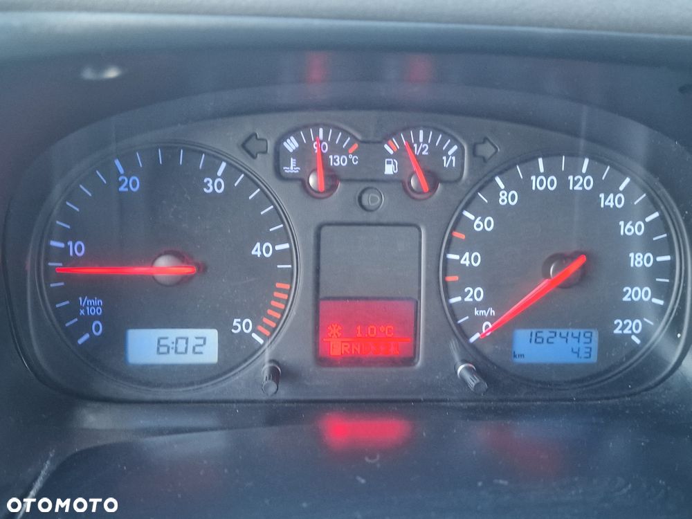 Volkswagen Caravelle - 16