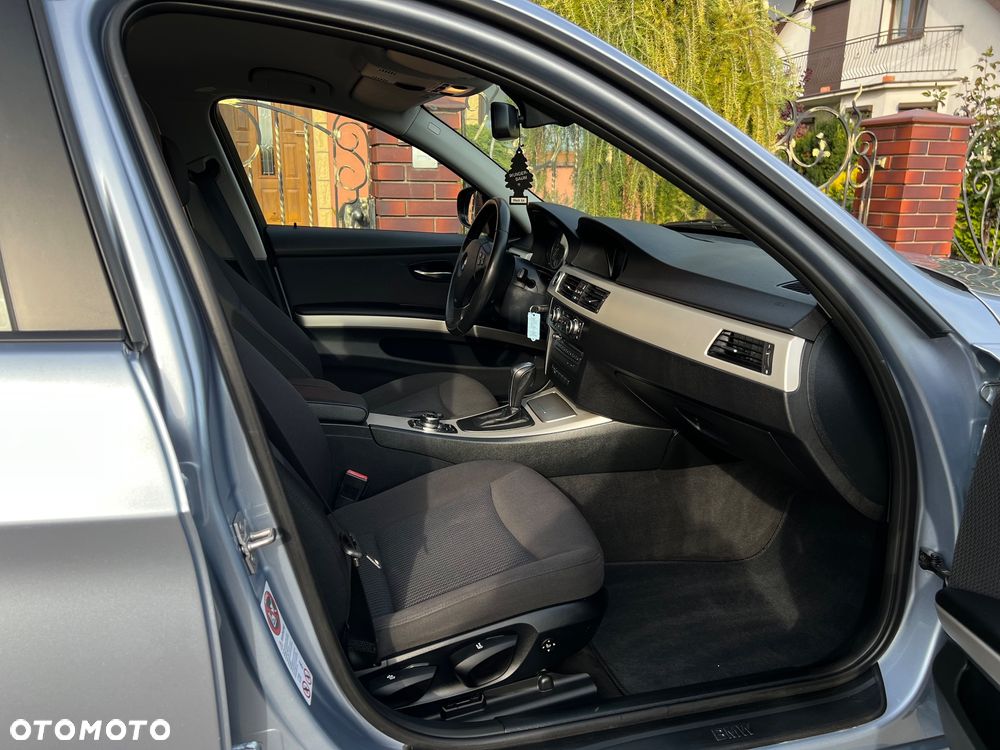BMW Seria 3 318d DPF Edition Lifestyle - 24