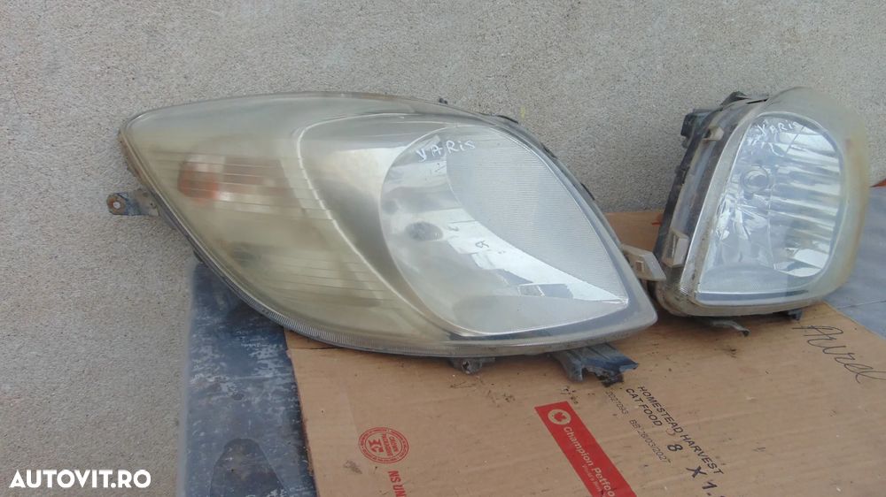 Faruri Toyota Yaris an 2006 cod 89900736 cu defect - 3