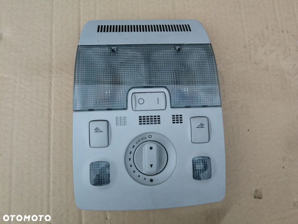 Audi A3 8P lampka oświetleni Kabiny szyberdach - 2