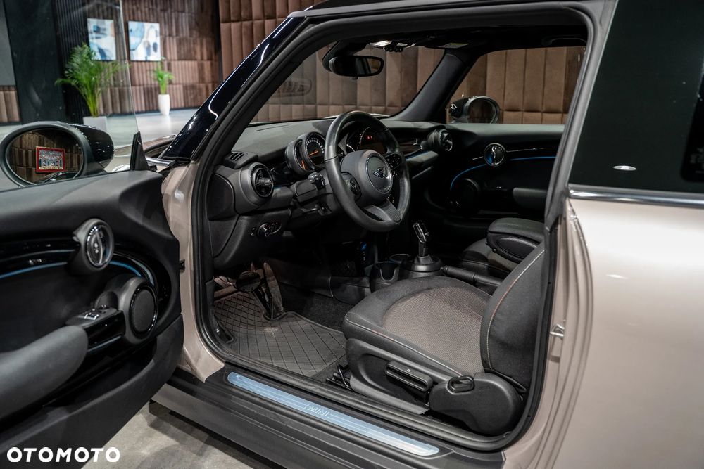 MINI Cooper Classic Trim - 18