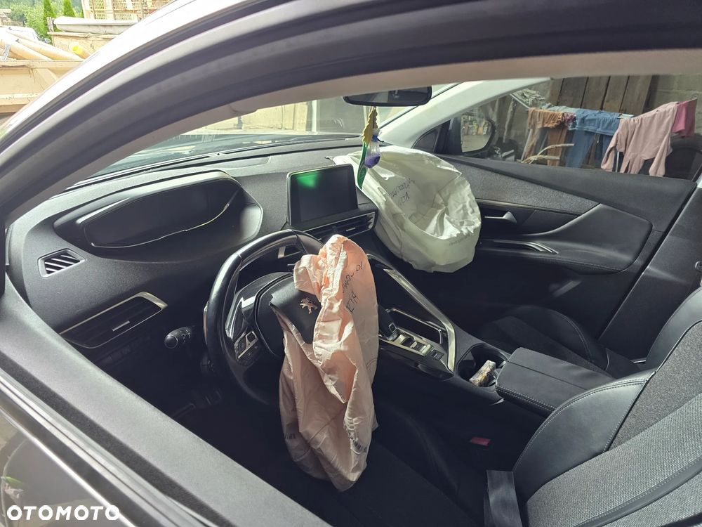 Peugeot 3008 1.5 BlueHDi Allure S&S EAT8 - 8