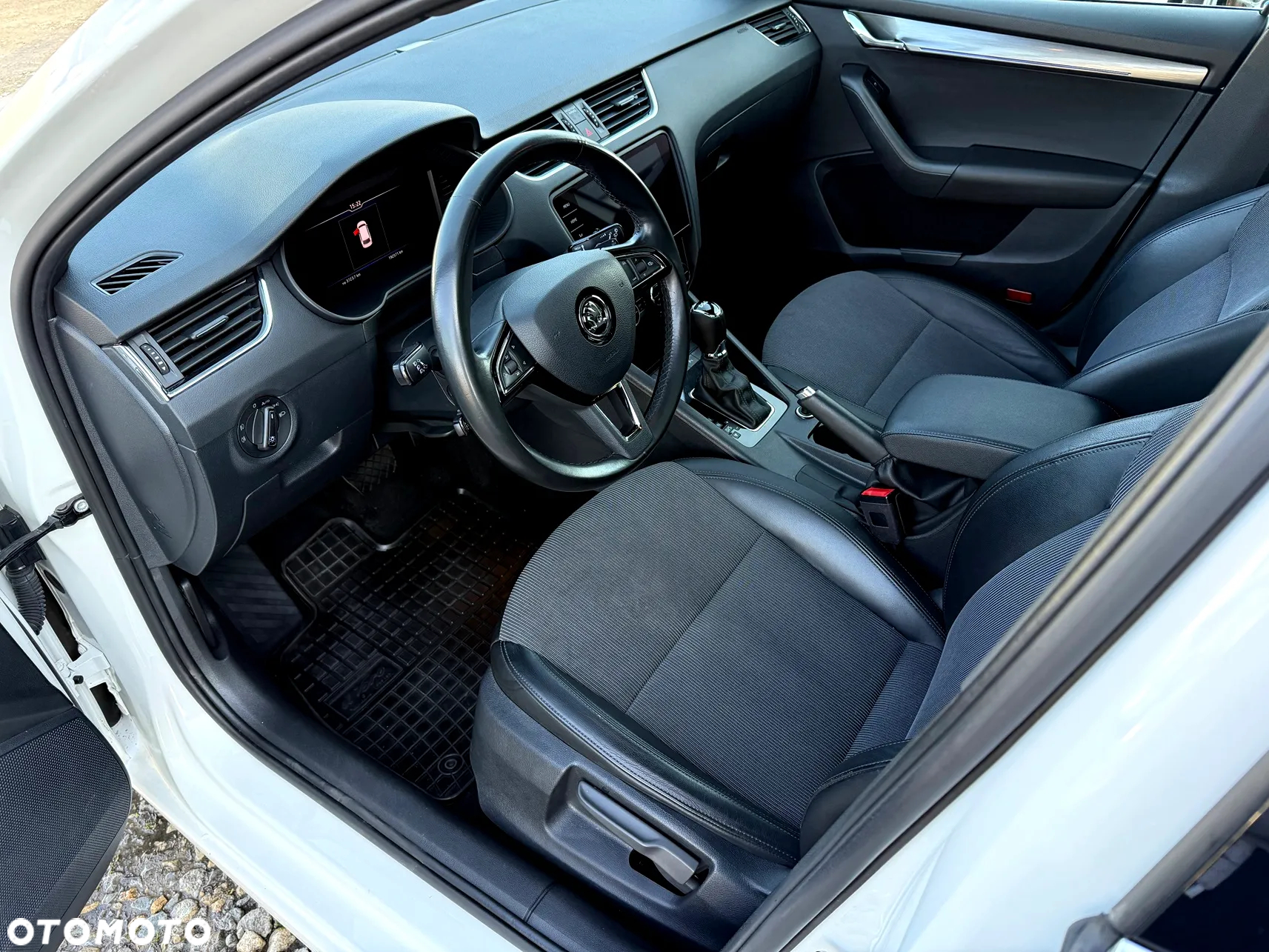 Skoda Octavia Combi 2.0 TDI DSG Style - 12