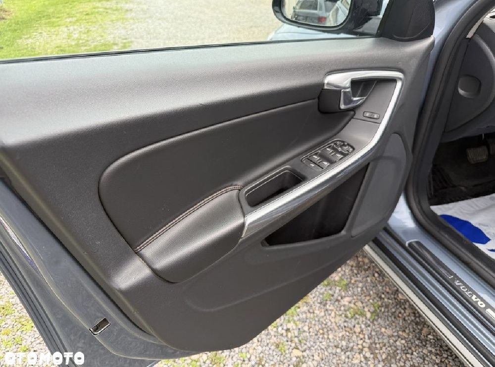 Volvo V60 Cross Country - 18