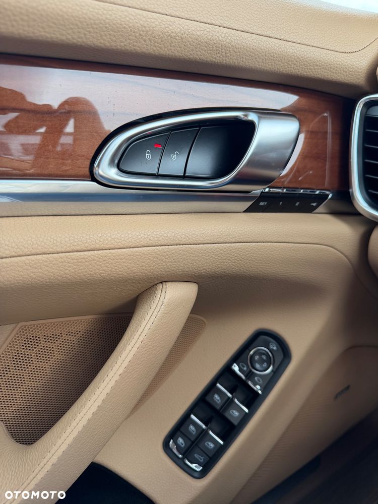 Porsche Panamera 4 - 10