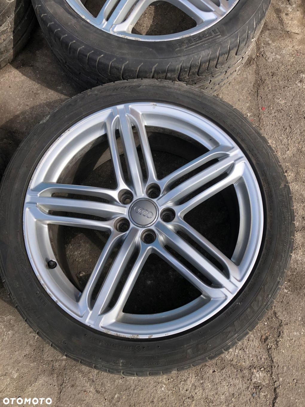 FELGI KOŁA Q3 RSQ3 8U0601025H 8.5Jx19H2 ET36 5x112 - 4