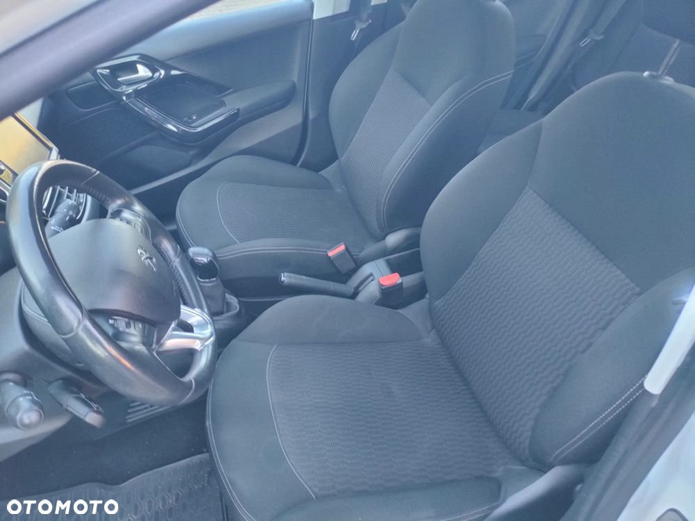 Peugeot 208 1.2 PureTech Style - 15