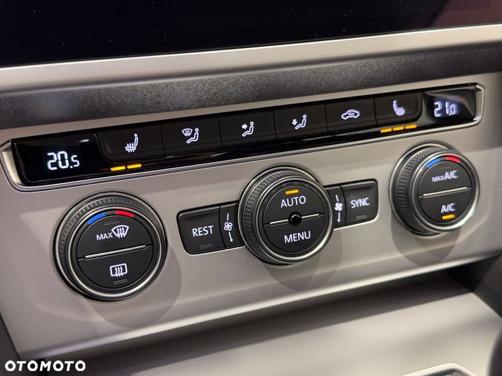 Volkswagen Passat 2.0 TDI SCR Comfortline - 25